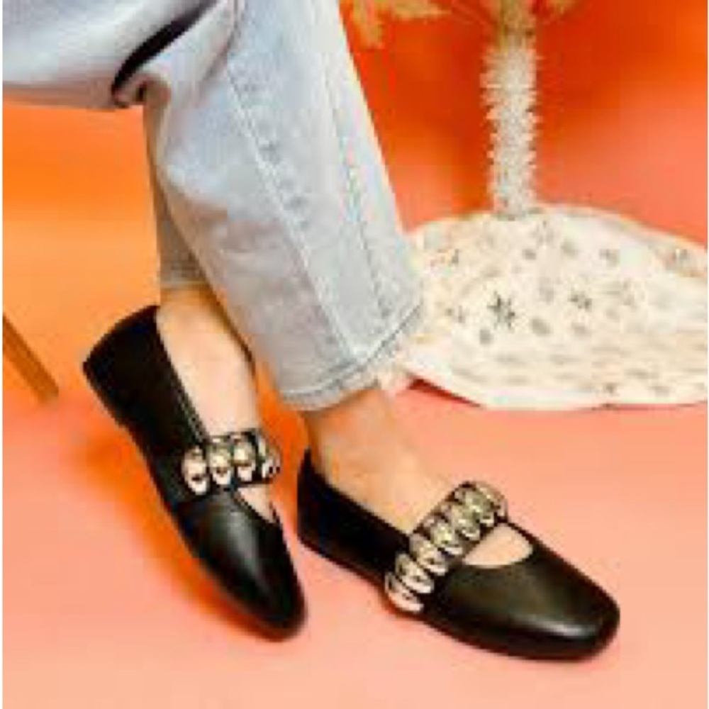 NWT Women’s Genevieve Oversized Dome Stud Mary Jane Flats with Memory Foam - Picture 9 of 9